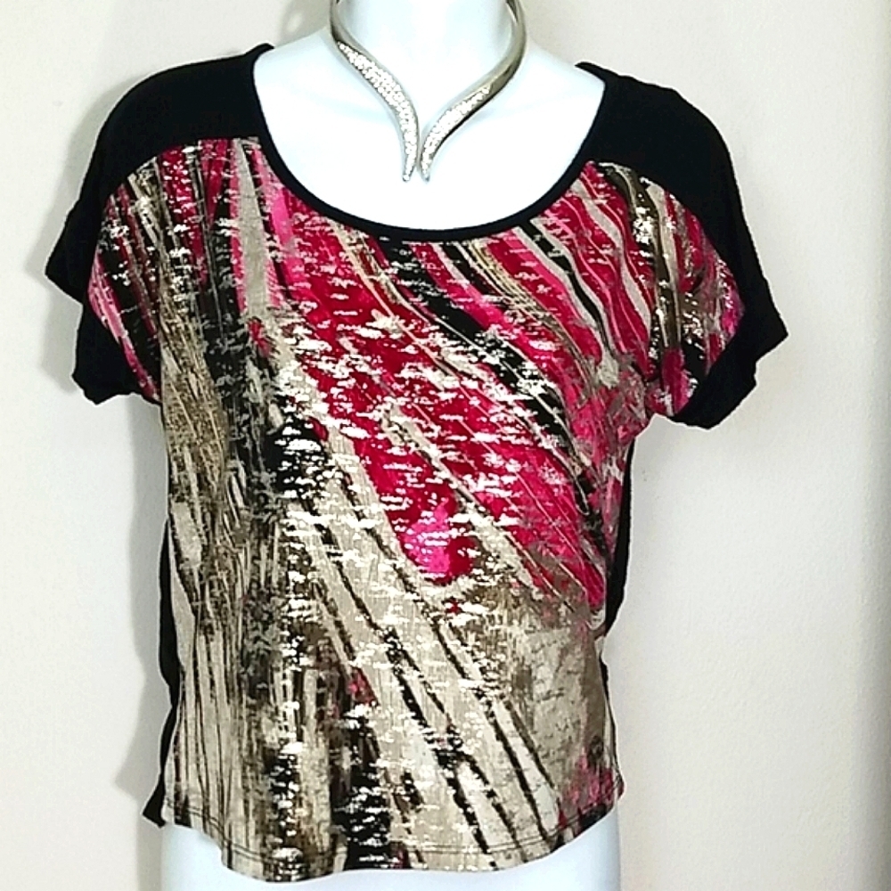 IZ Buyer T-shirt top short sleeve abstract metallic print black red pink silver